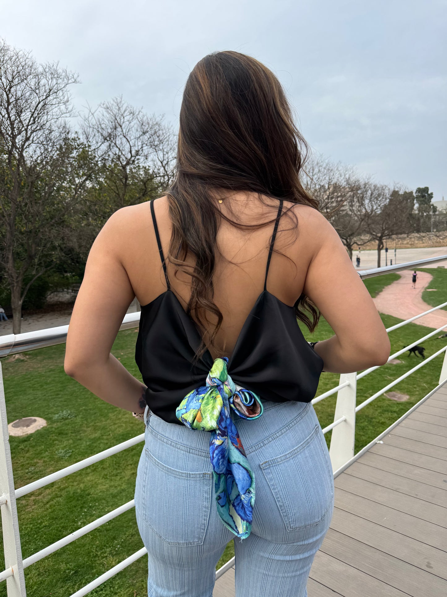 Blusa Lola Satén Negra Talla Grande