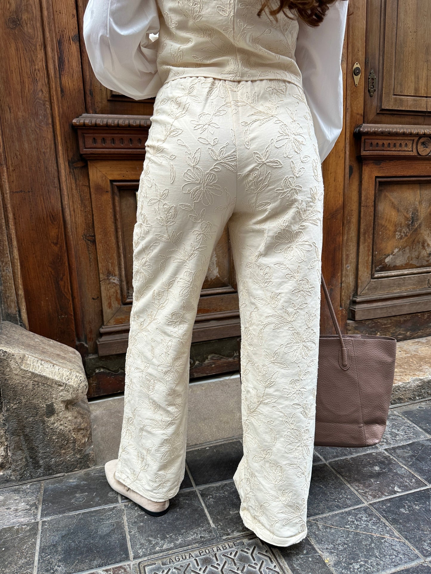 Pantalón Bordado Almu Beige