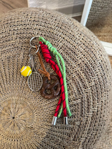 Charm raqueta verde y rojo